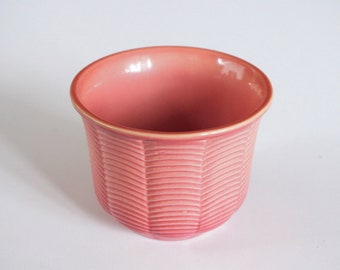 Small size vintage 1960s / 1970s ceramic planter. Scheurich West Germany 133 -11. Mid-century pottery. Pink colour, rhytmical relief decor
