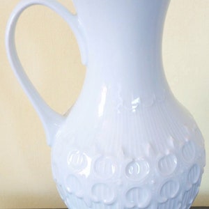 1970s: handled white porcelain vase, Royal Porzellan Bavaria, KPM Germany Handarbeit 1042 / 23. Abstract decor, mid century. Vase for roses image 4