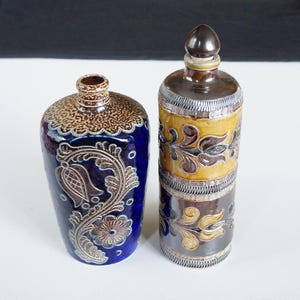 Högkvalitativa vintage saltglasyrflaskor/vaser. Keramikern Bernhard Erning + Reinhard Merckelbach Västtyskland. Sgraffito handgjord konstkeramik