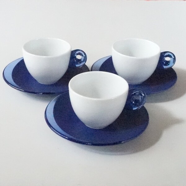 Blue white espresso set 3 cups + saucers. Vintage 1990 Guzzini Italy. Creative minimalist design. Mixed materials: porcelain, thermo plastic