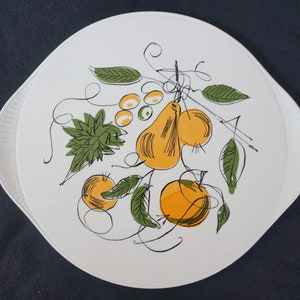 Vintage 1960er Jahre verspielter gelb-grüner Obstdekor Kuchen - Pizzateller / Platte, Grünstadt Edelkeramik Keramik Westdeutschland. Küche aus der Mitte des Jahrhunderts