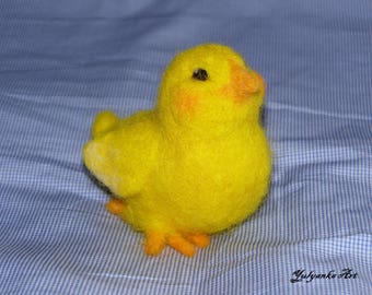 Needle felted chick "Petra"