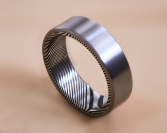 Tantalum Ring with a Damascus Steel Liner - Dense Twist Damasteel with Dark Grey Blue Tantalum - Tantalum Wedding Ring