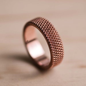 Hantel strukturierter Ring, Fitness-Studio Zubehör, gerändelter Kupferring mit Diamant Knurl Textur, Kupfer Ehering, gerändelter Ring