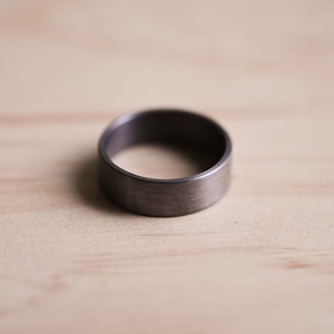 Brushed Tantalum Ring Dark Blue Grey Tantalum Tantalum Wedding Band Grey Wedding Ring Minimalist Ring zdjęcie 3