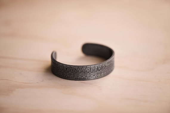 Handcrafted Damasteel Damascus Cuff: Munin Pattern Steel Bracelet