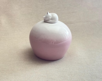 Handgjord keramisk katturna, sovande kattminne, vit och rosa