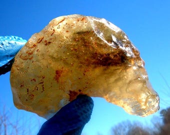 820 karaat (donkere binnenkant) Libisch woestijnglas meteorietinslag tektiet l Egypte Sahara - doorschijnend 100% natuurlijk en compleet