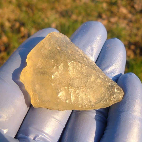 125 Crt  Libyan Desert Glass (Arrow Shape Gem )  gold Meteorite Impact Tektite |Egypt Sahara -Natural and Complete