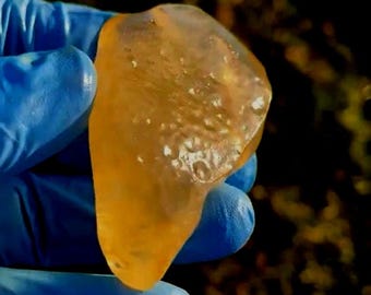 200 Crt Libyan Desert Glass ( Ancient Tool ) gold Meteorite Impact Tektite |Egypt Sahara -Natural and Complete