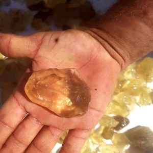 1gram --60 gram(4-300 carat) Libyan Desert Glass Gem Meteorite Impact Tektite Cintamani Healing stone -Translucent 100% Natural  Complete