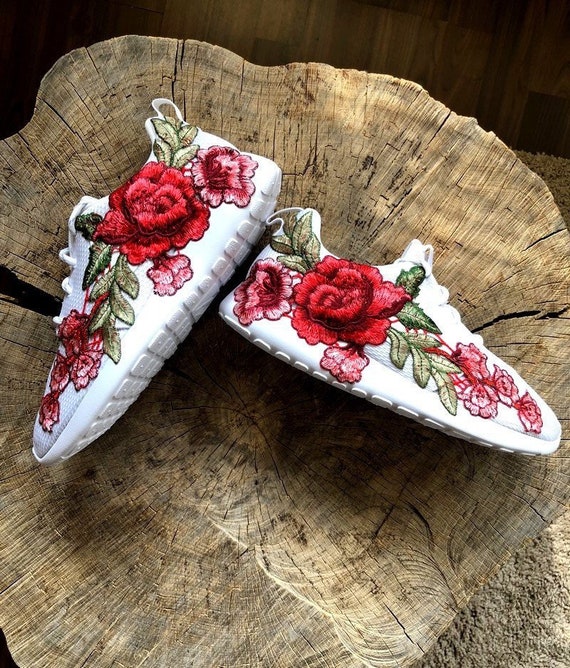 nike con i fiori