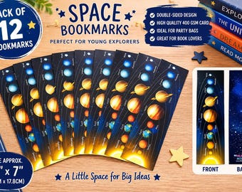 Könnte beinhalten: Ein Set aus 12 rechteckigen Lesezeichen mit einem Sonnensystem-Design und Planeten auf dunkelblauem Hintergrund. Die Vorderseite zeigt die Sonne und Planeten in ihrer Umlaufbahn, die Rückseite ein Sternenfeld. Jedes Lesezeichen misst 5 cm mal 17,8 cm.