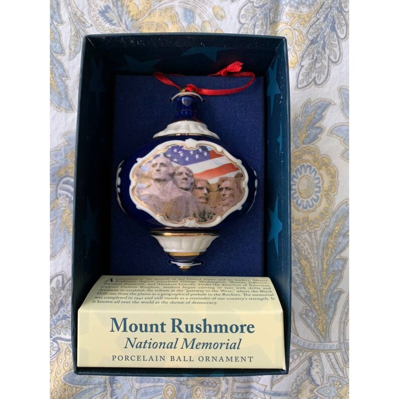 Mount Rushmore porcelain ornament origin