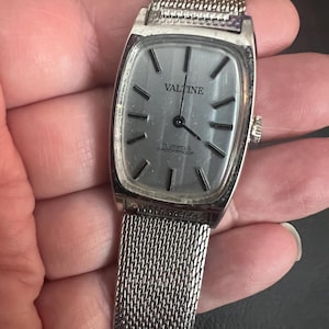 Fine Valtine Ladies Silver Tone &stainless silver handwind Watch
