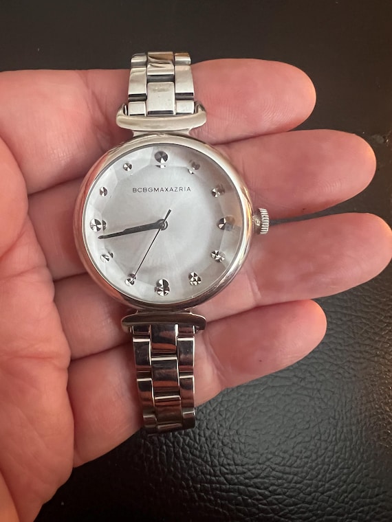 Reloj de pulsera BCBGMAXAZRIA de acero inoxidable con corte