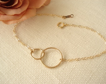 14 kt. Gold fill or Sterling silver...Interlocking Circles Bracelet, Two Entwined rings, Best friends, Two Sisters, mom and daughter