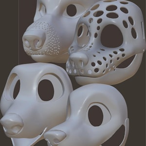 Może przedstawiać: Cztery białe, nieukończone futra zwierzęce maski z różnymi wyrażeniami twarzy i cechami. Maski są wykonane z gładkiego, twardego materiału i mają otwory na oczy, nos i usta.