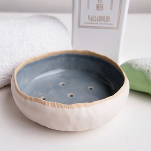 Handgemachte große taubenblaue Keramik Seifenschale, Wedgewood Seifenschale blau, Handgemachte blau weiße Seife