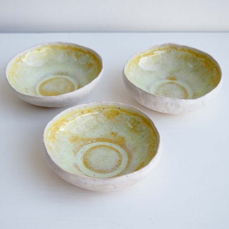 Handmade Ceramic yellow ring holder dish, yellow ring dish, yellow ceramic bowl, yellow pottery ring display dish, yellow jewellery dishes mini dish