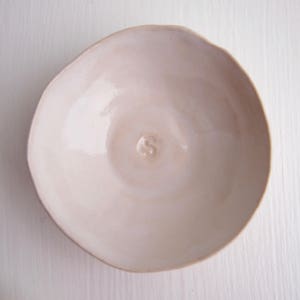 Coppia fatta a mano in ceramica sale piatto di pepe, piatto di sale e pepe in ceramica, stoviglie nere bianche, ciotola per condimenti in ceramica, regalo in ceramica bianca immagine 7