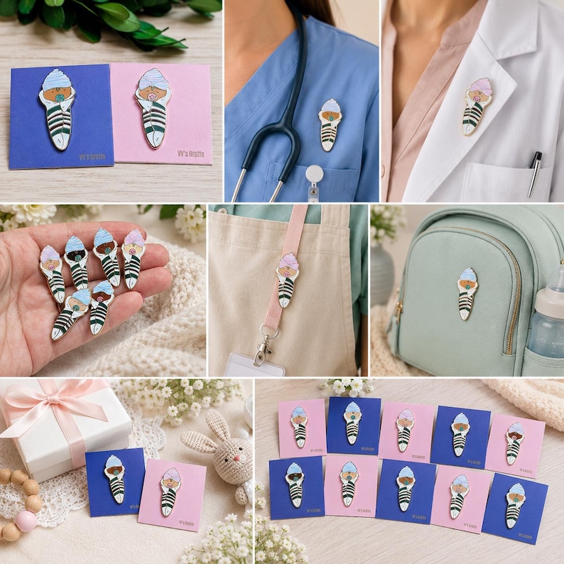 Pode incluir: Um alfinete de esmalte met&aacute;lico com um beb&eacute; enrolado numa manta e uma chupeta, dispon&iacute;vel com gorro azul claro ou rosa claro. O beb&eacute; est&aacute; envolvido numa manta branca com riscas verde-escuras em pequenos cart&otilde;es quadrados.