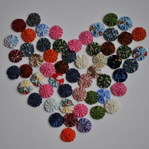 fabric yoyo for crafting, 1&quot; yoyo embellishment, yoyo fabric notion, round puffs of fabric, Suffolk puffs, applique yoyo craft ebellishment
