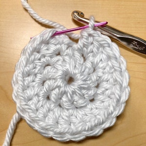 How to Crochet Round Circles for Beginners, how to crochet a Flat Circle, Crochet Basics, How to Crochet Tutorial