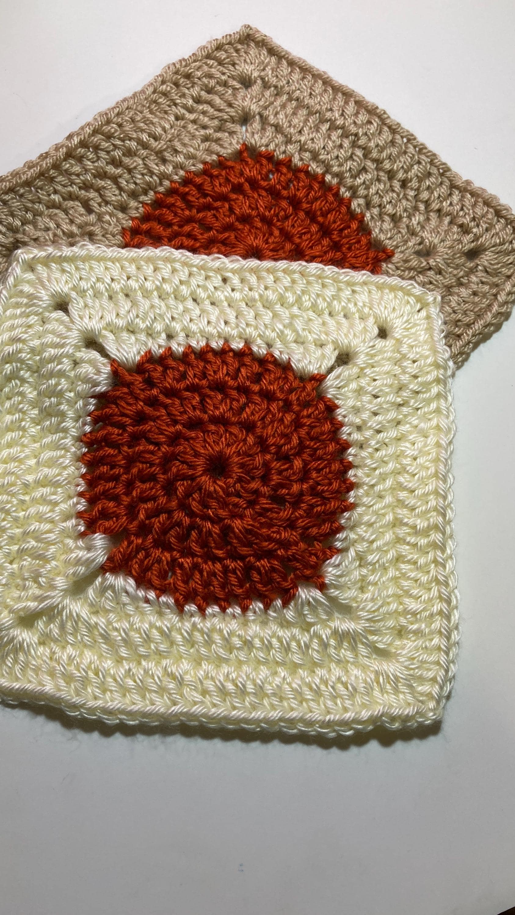 40 Beautiful Circle Crochet Patterns To Make For Your Home 2 Crochet Pattern Turn a Circle into Square Easy Crochet