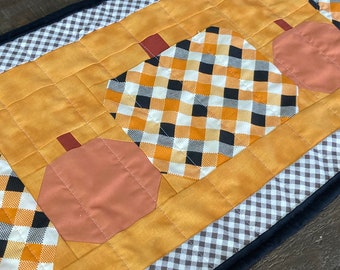 gingham pumpkin mini quilt pattern, Plaid Pumpkins Table Runner Easy Quilt Pattern, fast fall quilted table decor,