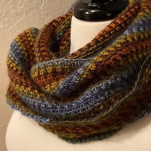 Easy Crochet Infinity Cowl Pattern, Beginner Crochet Scarf Pattern, Textured Crochet Cowl image 1