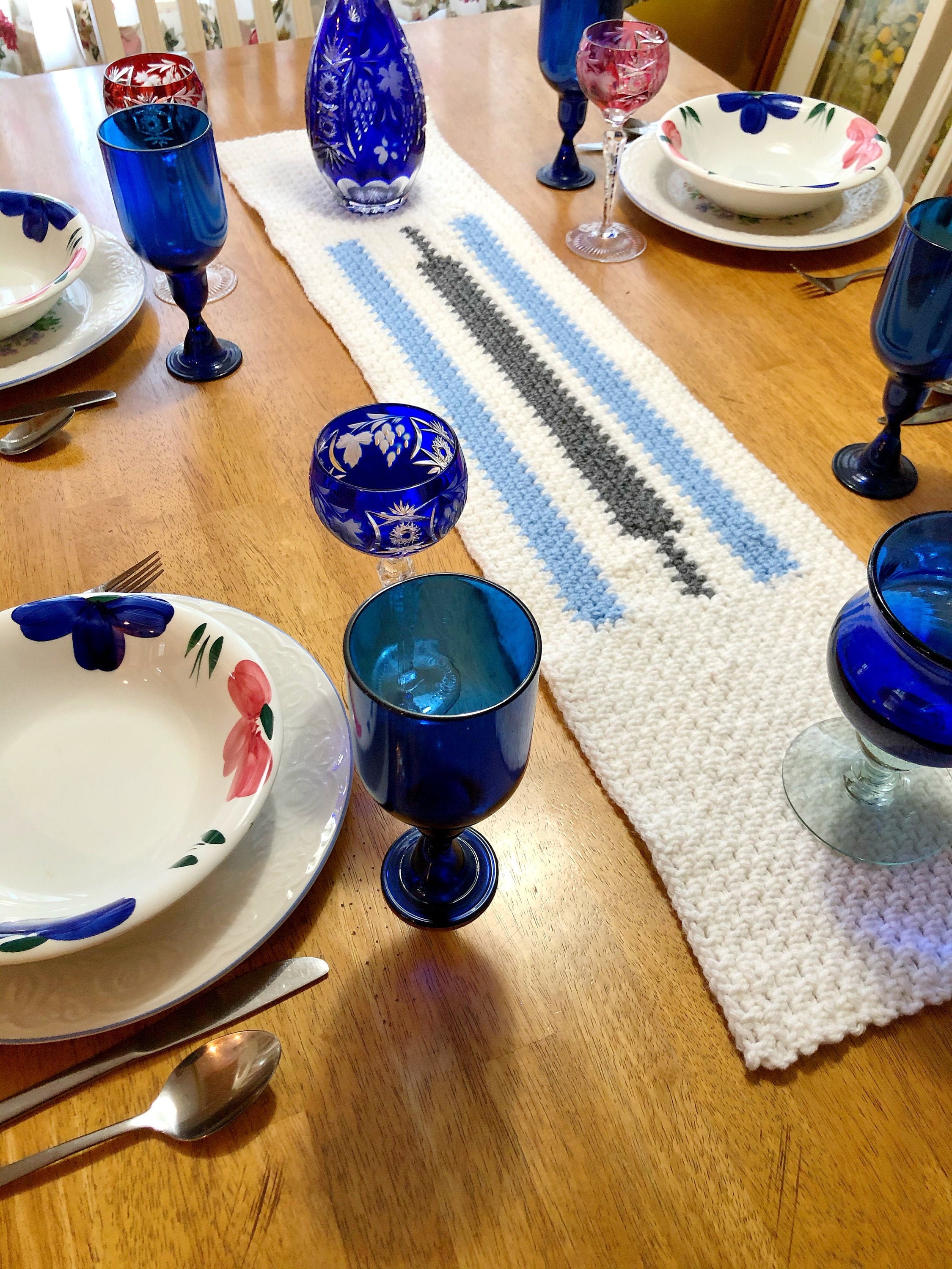 38 Table Runner Crochet Patterns to Refresh Your Home with Handmade Texture 31 Beginner Crochet Table Runner