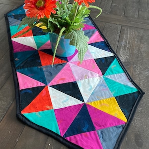 Easy Quilt Patterns, Scrappy Table Runner Pattern for Charm Packs, Spring Quilt, Beginner Quilting Pattern, Colorful Hourglass Block