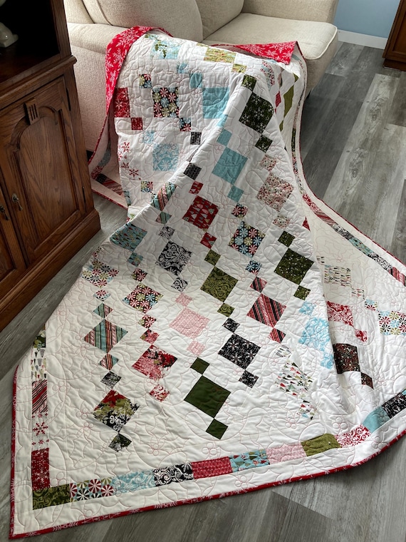 Quilt Patterns, Christmas Colors Chandelier Quilt Easy Pattern PDF Printable, Quilt Pattern with Charm Pack, Jelly Roll