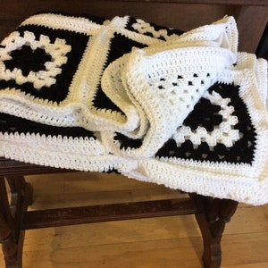 granny square afghan, Beautiful Black and White Granny Square Blanket, beginner crochet blanket pattern image 4
