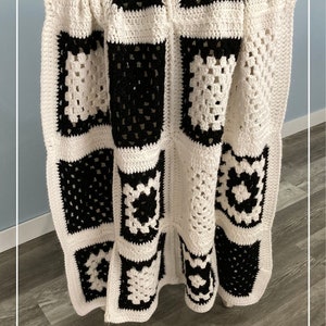 granny square afghan, Beautiful Black and White Granny Square Blanket, beginner crochet blanket pattern image 7