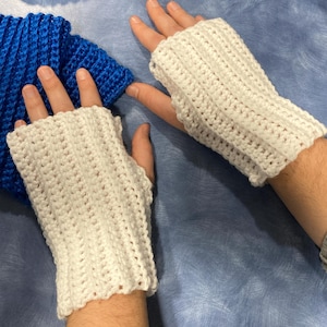 CROCHET PATTERN, Stay Warm in Style: Crochet Wrist Warmers Pattern Tutorial, Quick and Easy Crochet Fingerless Gloves Pattern