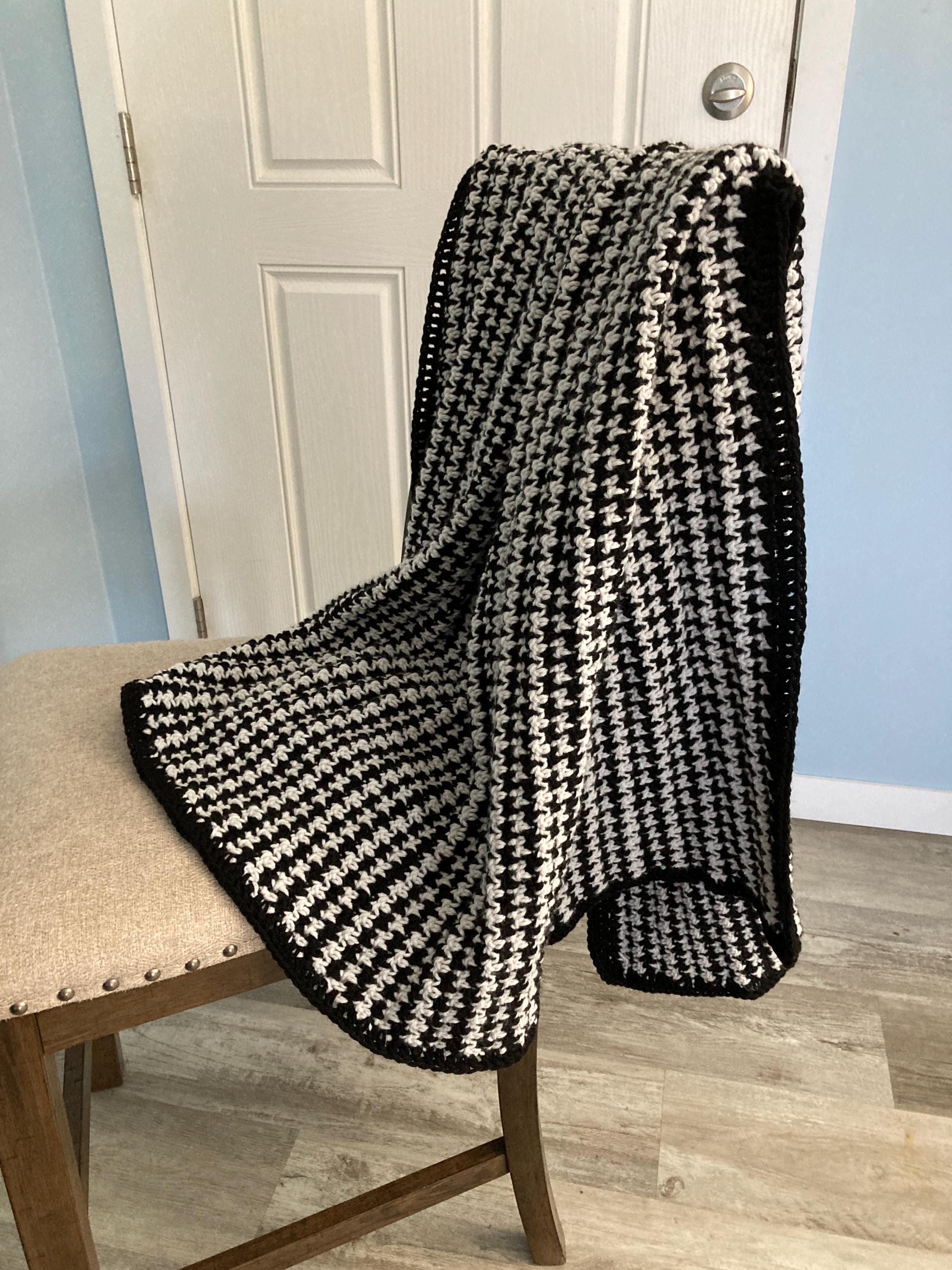 30 Beautiful and Stylish Monochrome Crochet Patterns 4 Modern Monochrome Houndstooth Throw Pattern