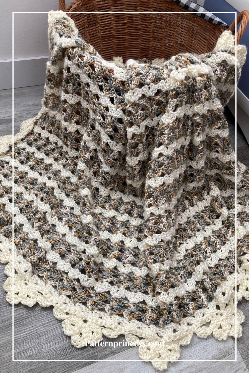 39 Crochet Borders with Lace, Scallops, Frames, and Table Runners 32 Lacy Crochet Afghan