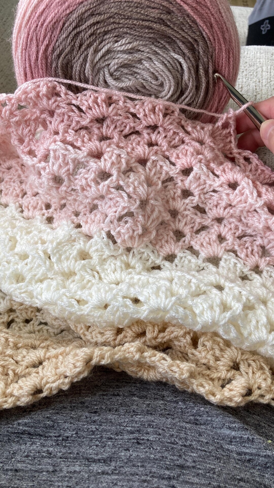 ☆曼荼羅模様のブランケット☆ハンドメイド ウール100％ かぎ針編み