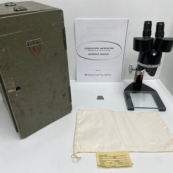 American Optical AO Spencer 3 Stage Microscope Model B-26-8 w/Original Ship Case VINTAGE U.S.A. 50's