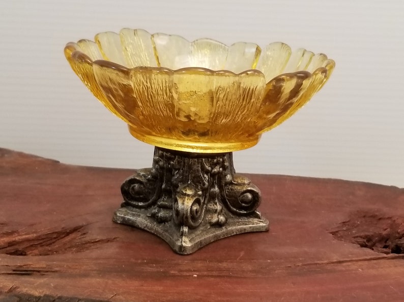 Amber Glass Sunflower Trinket Dish Decorative Bowl Amber Sunflower Candy Dish on Metal Pedestal Vintage Sunflower Bowl on a Pedestal