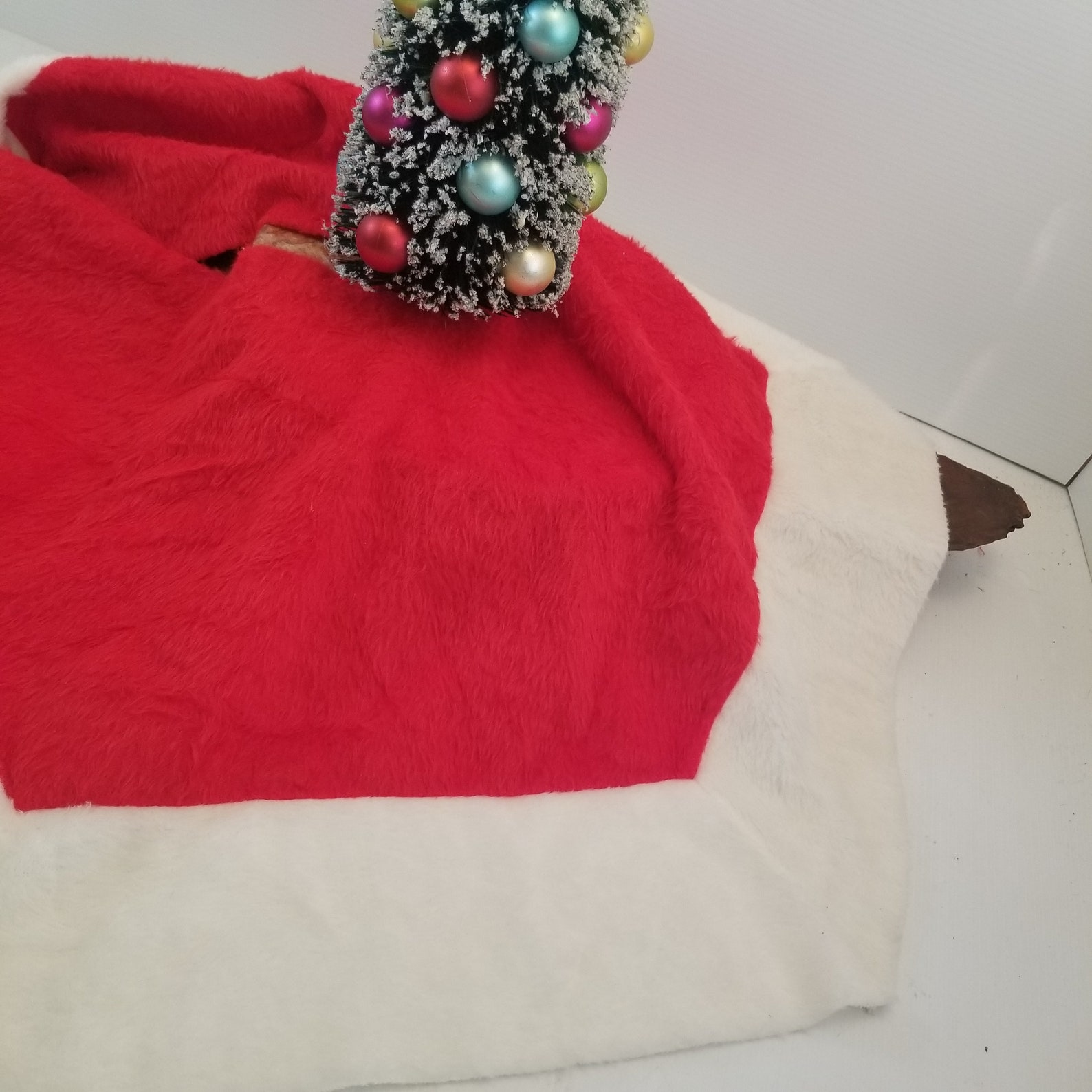 1970's Christmas Tree Skirt Red and White Fur tree Skirt Etsy