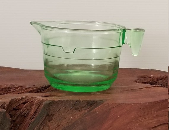 Pink Glass Art Deco Juicer /& 2 Cup Measuring Cup