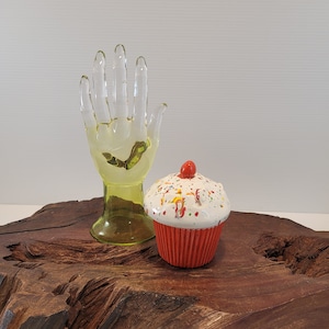 Vintage Cupcake Trinket Box: Ceramic Confetti Cupcake