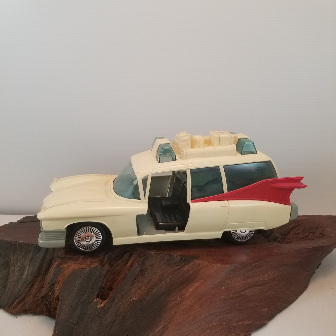 Promo Ghostbuster Voiture Ecto-1 chez King Jouet