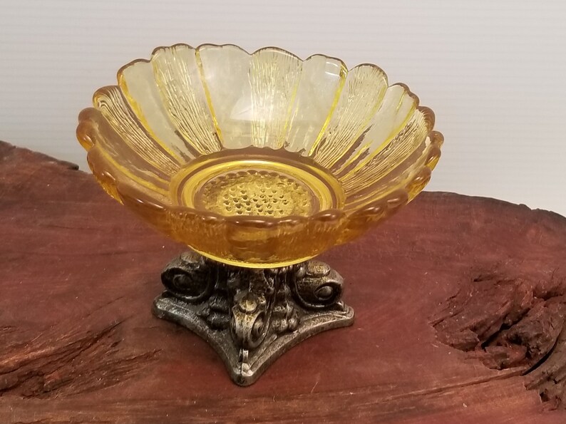 Amber Glass Sunflower Trinket Dish Decorative Bowl Amber Sunflower Candy Dish on Metal Pedestal Vintage Sunflower Bowl on a Pedestal