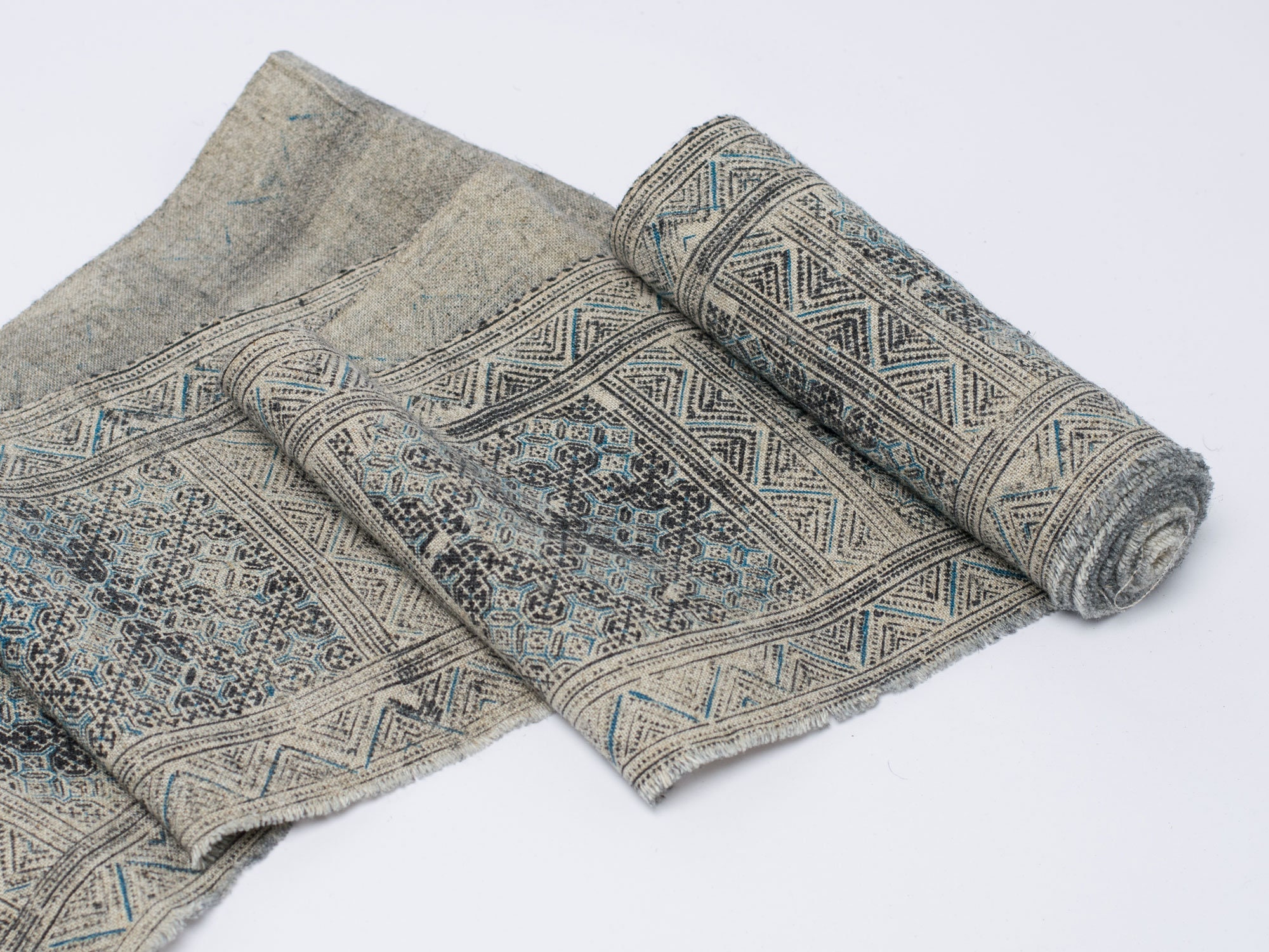 2.5yd Vintage Hmong Hill Tribe Hemp x Cotton - Hill Tribe Fabric Hmong Fabric, Indigo Fabric Yardage, Handspun Handwoven Ethnic Batik Fabric
