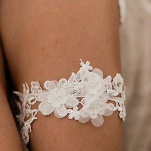 Bride Garter, Bachelorette Gift imagem 3