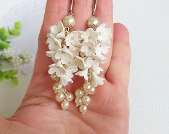 White Flower Earrings - Polymer Clay Earrings - Bridesmaid jewelry